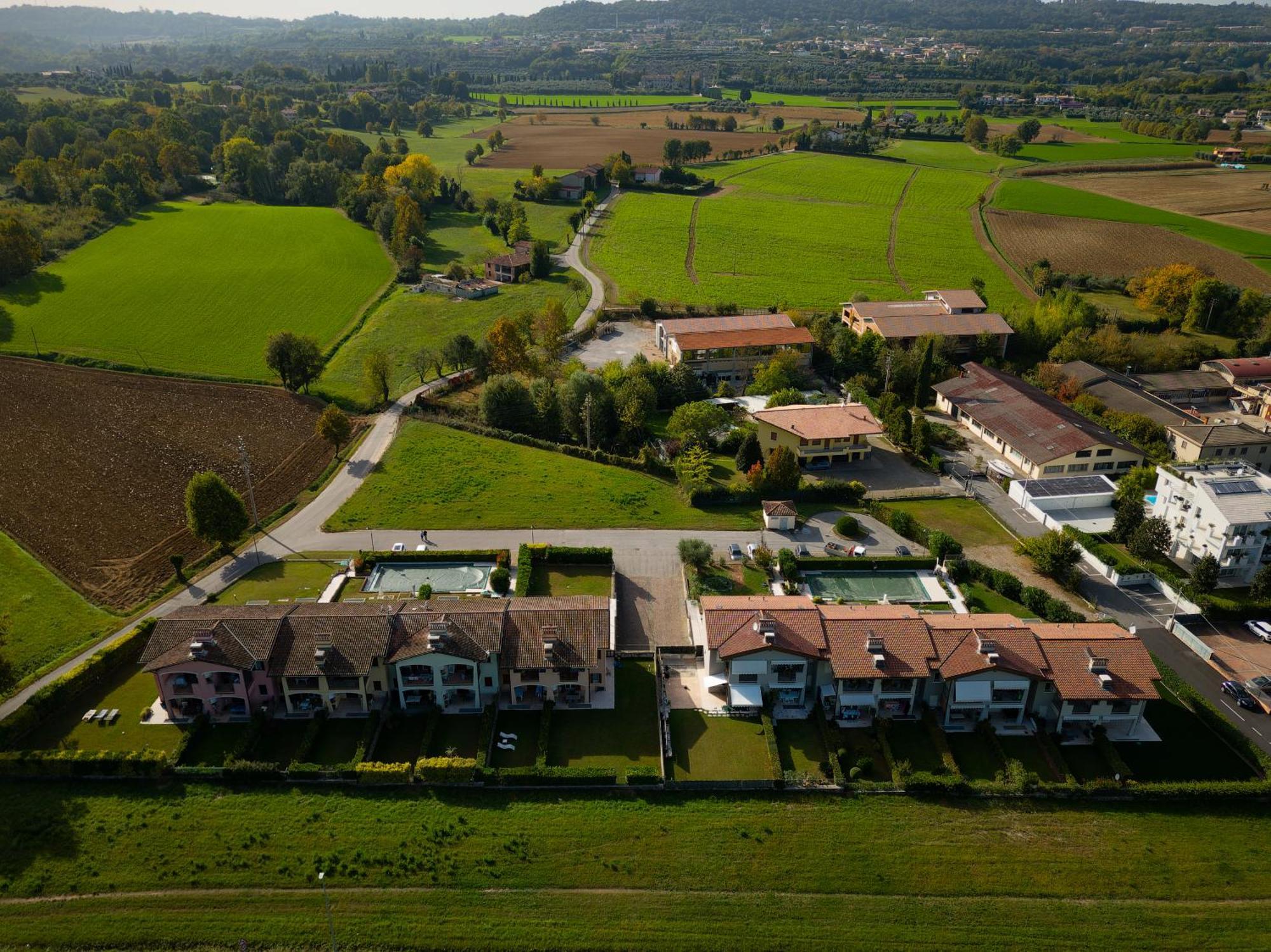 Oliva Apartment - Featuring A Private Garden And Access To A Pool Barcuzzi Exterior foto